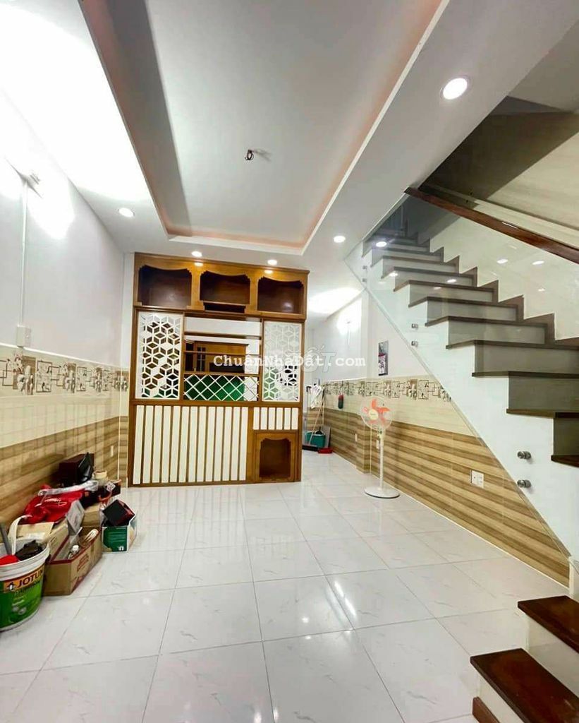 Nhà gần trường tô ngọc vân 4x10m. Hẻm xe hơi