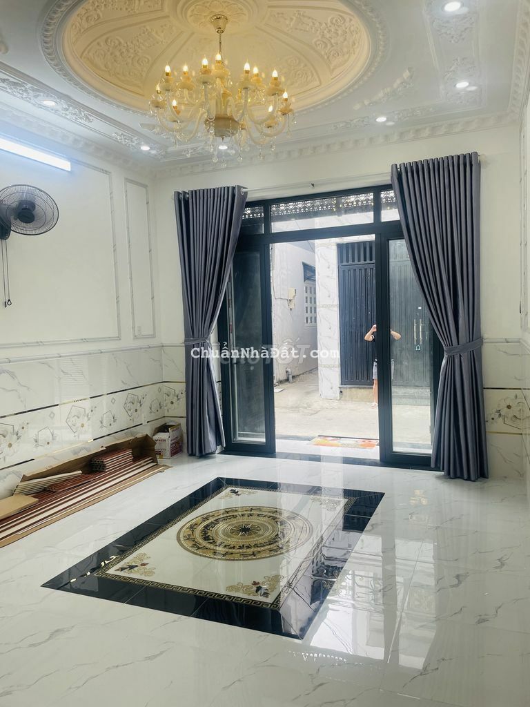 Chính Chủ, Nhà 3 Tầng, 50M2, HXH Thông, Nội Thất Xịn, Quận 12, 4,5 Tỷ.