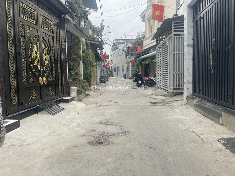 Chính Chủ, Nhà 3 Tầng, 50M2, HXH Thông, Nội Thất Xịn, Quận 12, 4,5 Tỷ.