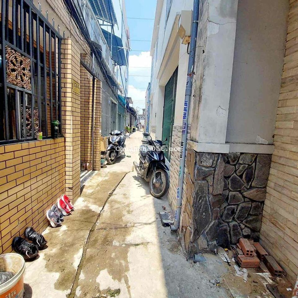 Nhà sổ riêng Thạnh Lộc 15,DT 5x10,trệt 1 lầu 3PN giá chỉ 2.5 tỉ