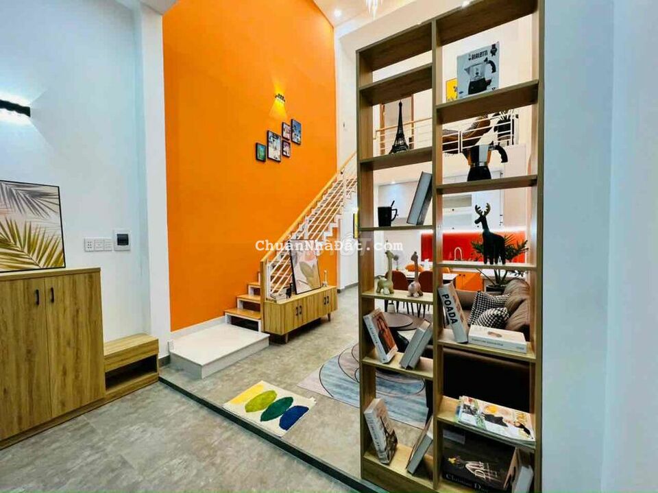 Nhà đúc lửng tặng full nội thất đường Lê Văn Khương