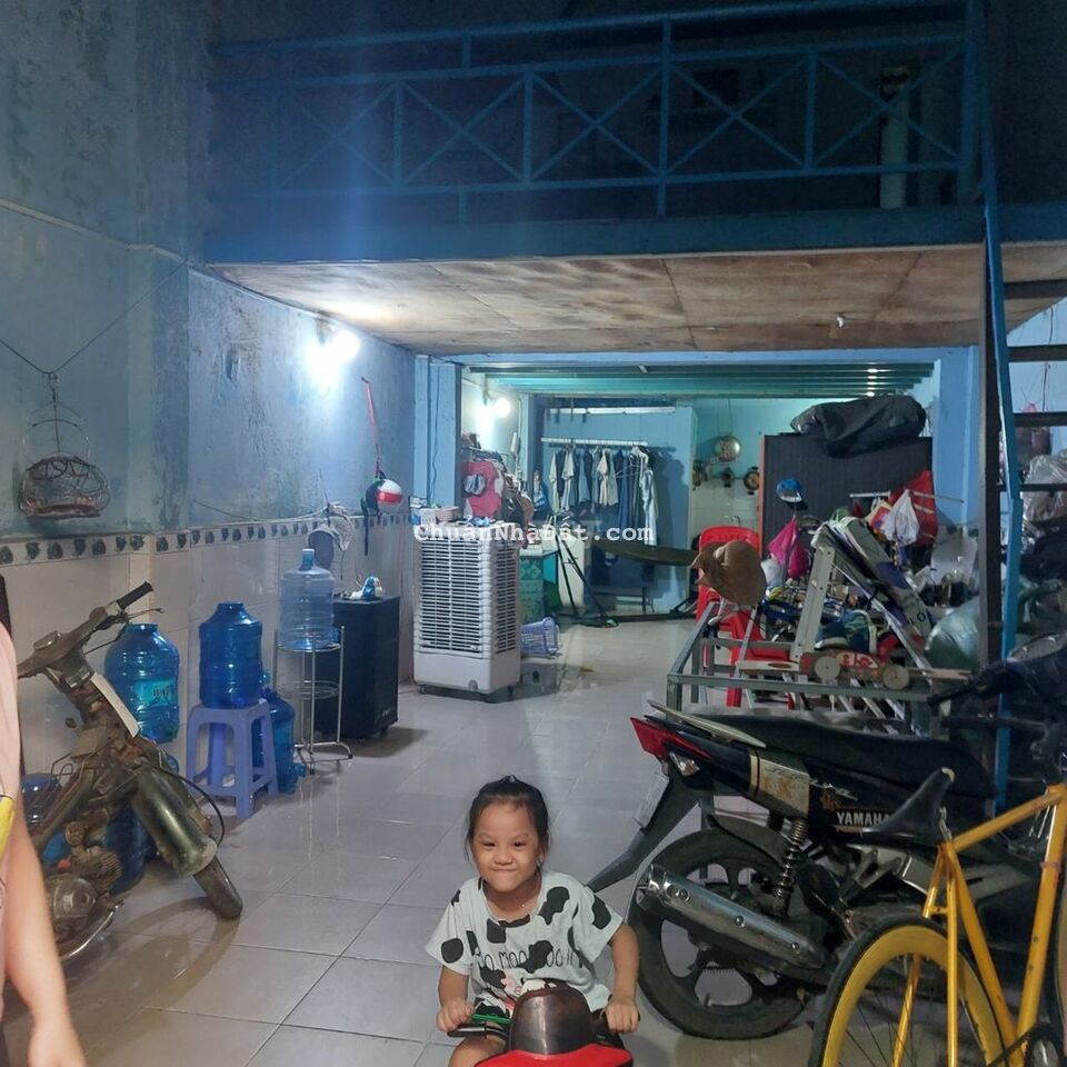 Nhà cấp 4 hẻm ô tô thông, sổ hồng riêng vuông vức gần Chợ Lạc Quang