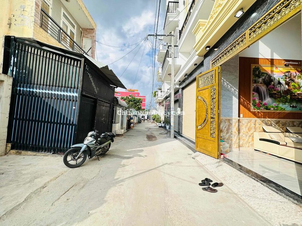 Nhà Xây Mới 4.2Mx15M Lửng 3 Lầu Sau Mặt Tiền Hà Huy Giáp Nhà Xây Mới 4.2Mx15M Lửng 3 Lầu Sau Mặt Tiền Hà Huy Giáp