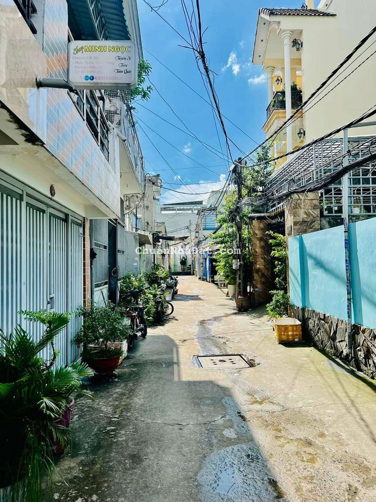 BÁN NHÀ Q12. NGUYỄN VĂN QUÁ.2 TẦNG. Ô TÔ ĐẬU CỬA..GIÁ CỰC RẺ.