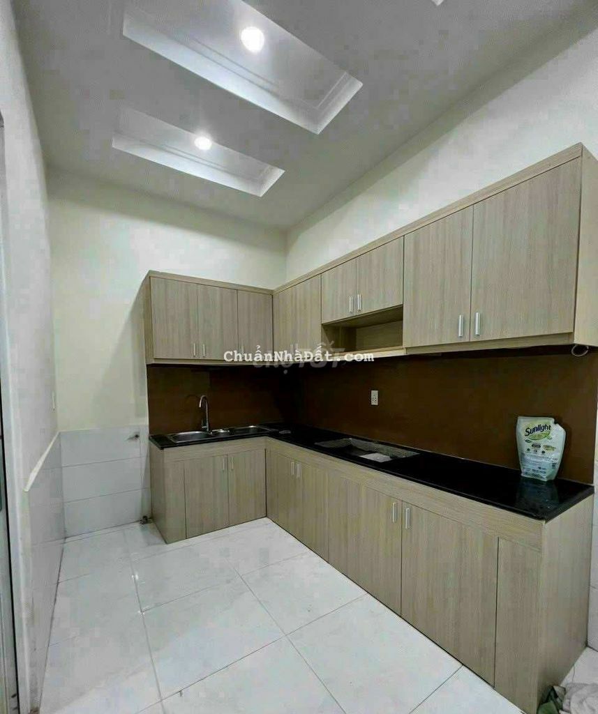 Nhà thạnh xuân quận q12 5.6x12m. Hẻm thông xe tải