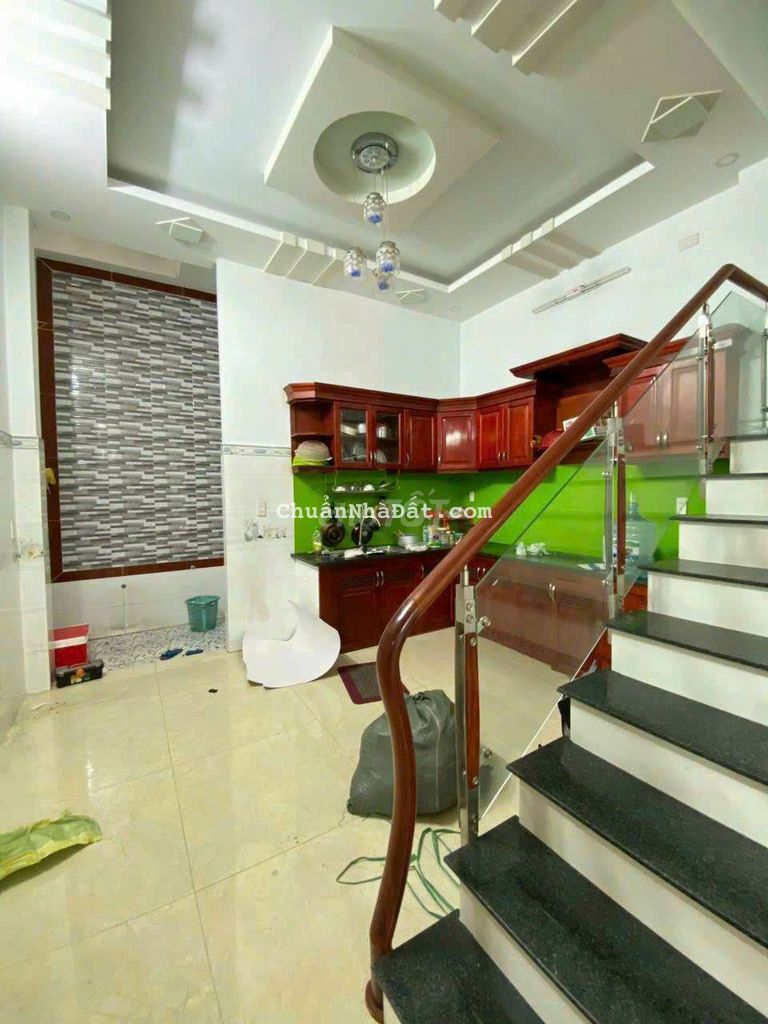 Nhà phố 4m x 15m. Đúc 2 lầu kiên cố. Hẻm 5m thông Đường Huỳnh Thị Hai