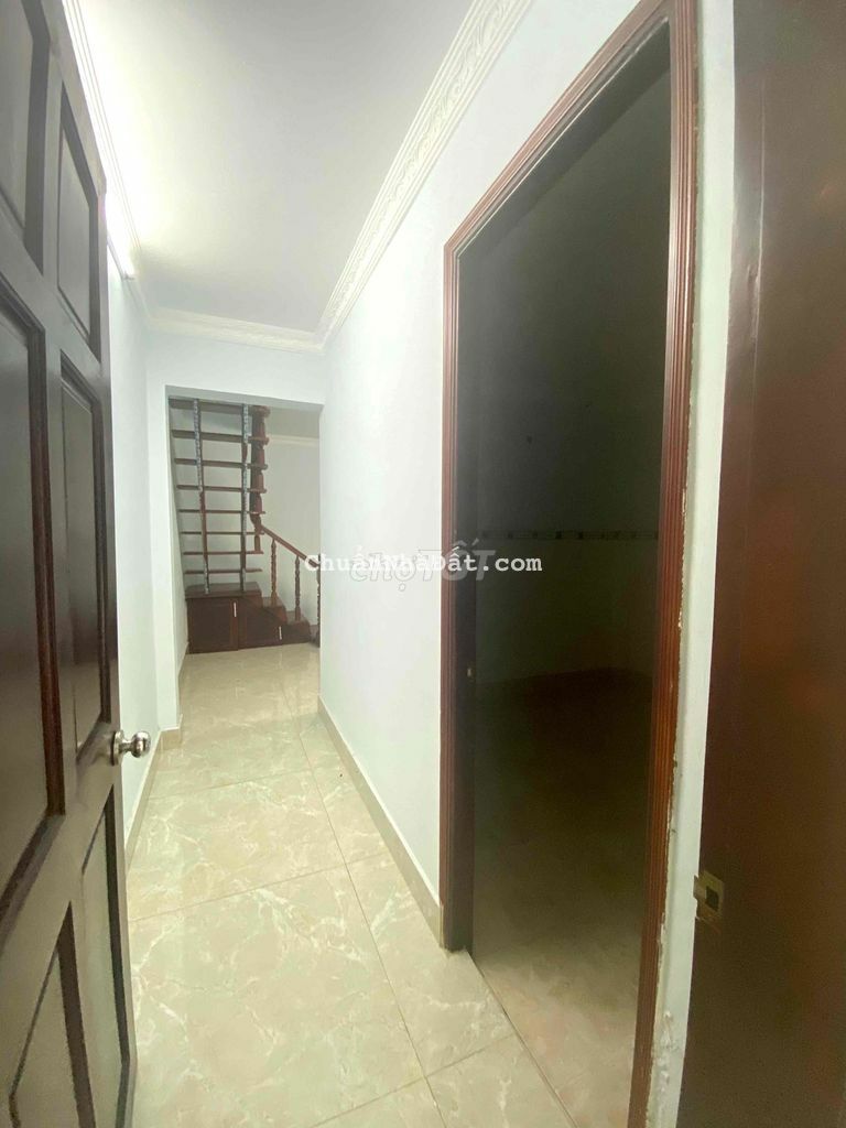 Nhà TCH18 đường nhựa 5m thông DT 62m2 tiện mở văn phòng