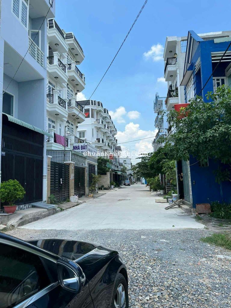 Nhà MT. Kinh Doanh. TX22 ( 1 Tr. 3 L. 4P. Ngủ ) Nhà MT. Kinh Doanh. TX22 ( 1 Tr. 3 L. 4P. Ngủ )