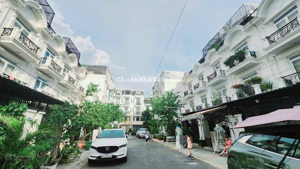 Nhà 3 lầu khu vip nhất quận 12 khu đồng bộ vip đường 12m. DT 4m x 17m. Gần ngã tư Ga. Giá tốt