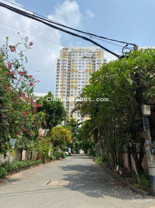 Biệt thự ngay đường Nguyễn Văn Hưởng Thảo Điền quận 2, ngang 8.5 dài 18m trệt 2 lầu. Giá 32 tỷ TL