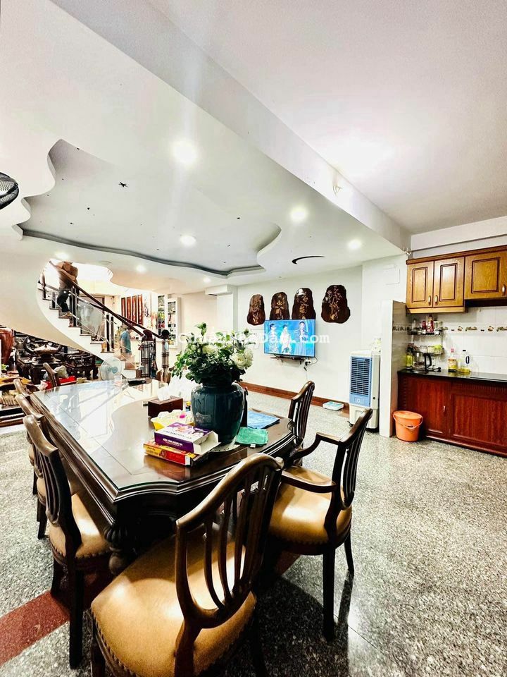 CHỦ ĐỊNH CƯ BÁN NHÀ MẶT TIỀN HẺM ĐƯỜNG NAM KỲ KHỞI NGHĨA, QUẬN 3