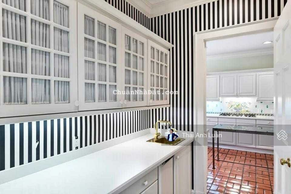 Biệt thự giá rẻ Nam Kỳ Khởi Nghĩa, P7, Q3. 9 x 12m (5 tầng + full nội thất). Ở ngay! Chỉ 21,9 tỷ