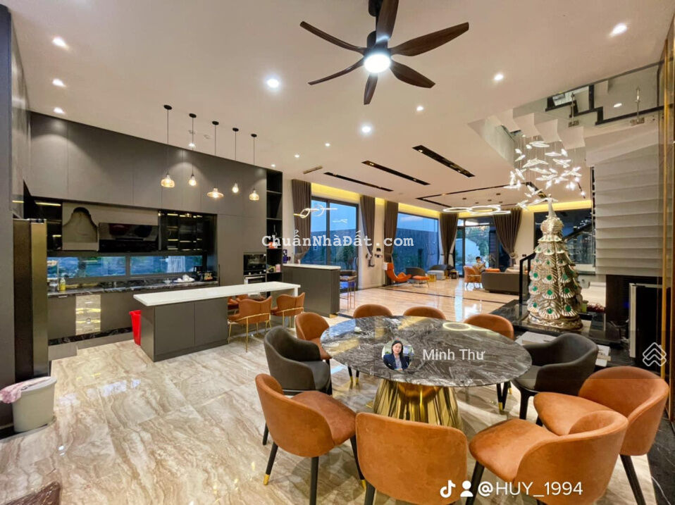 Độc nhất vô nhị! Hẻm xe hơi 7m ngay khu Hai Bà Trưng, P8, Quận 3 (14.5x15m) - 3 tầng. Chỉ 31 tỷ TL