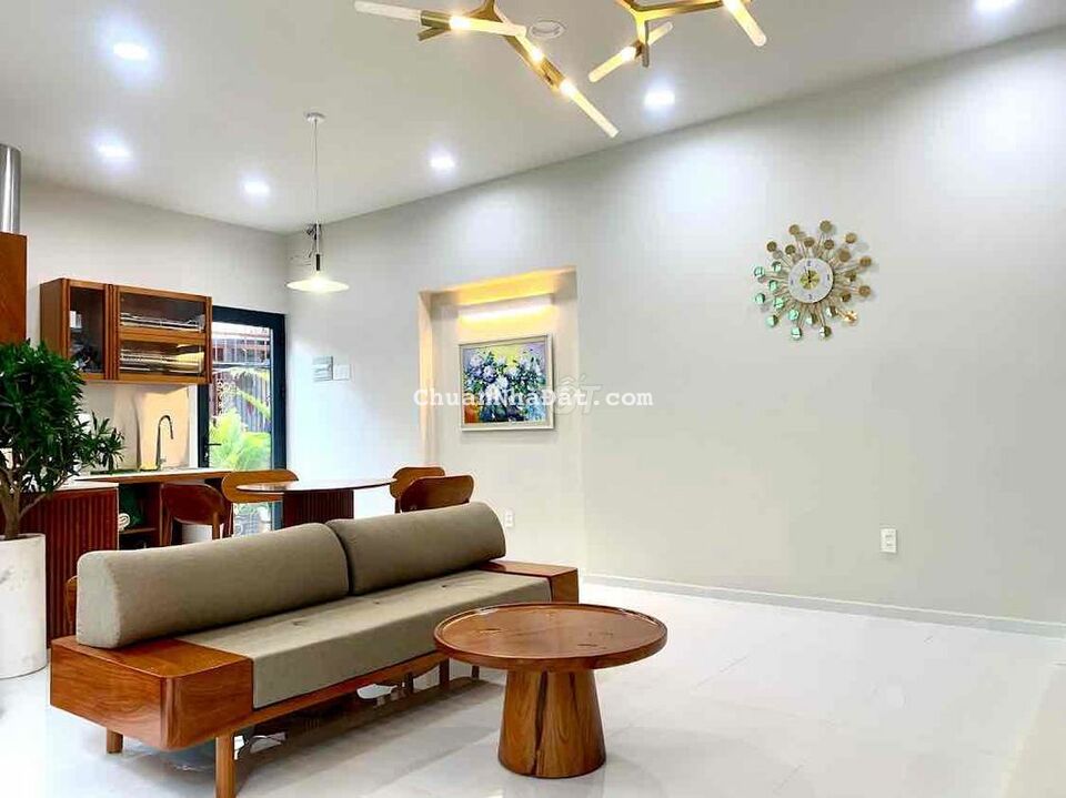 BÁN GẤP NHÀ SIÊU ĐẸP SÂN VƯỜN 3pn LỚN HẺM 6m