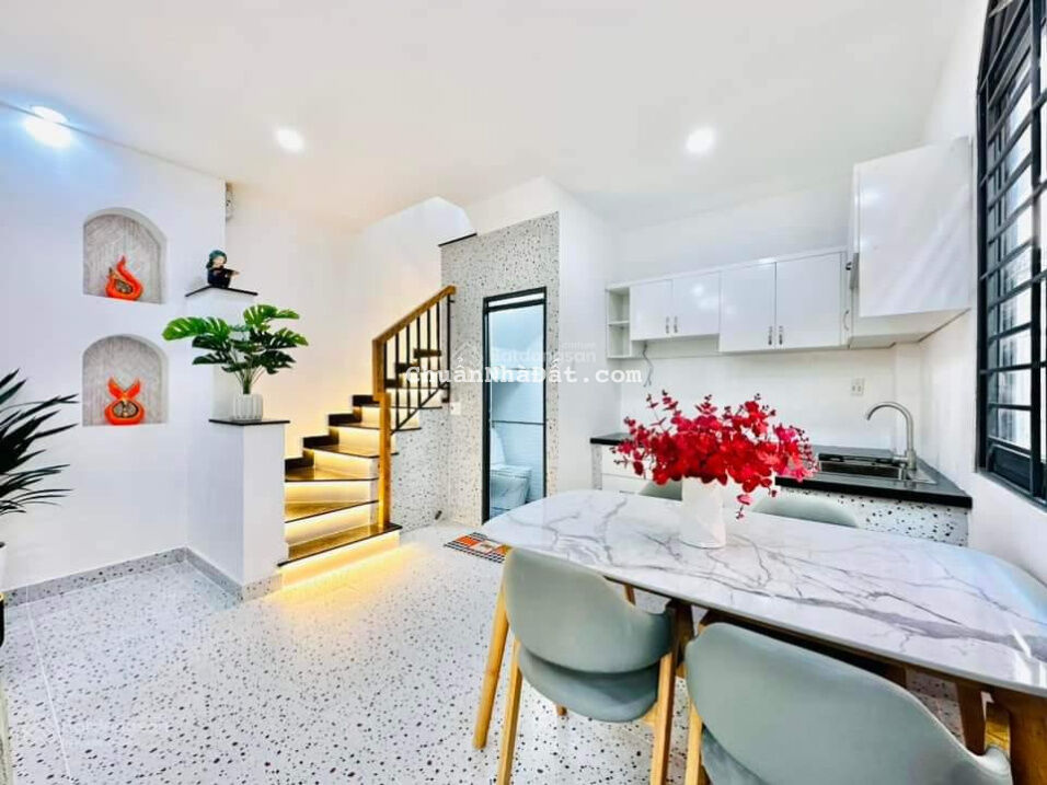 Bán nhà hẻm Vip Phạm Ngọc Thạch, Phường 6, Quận 3, DTSD 92m2, 3 Tầng, 11.1 Tỷ