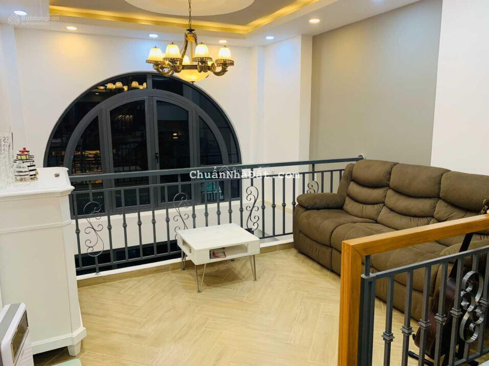 Hẻm rộng 8m Võ Văn Tần thông Nguyễn Thị Minh Khai, P5, Q3, 4*18m nở hậu 4.5m (90m2), 5 lầu, 15 tỷ