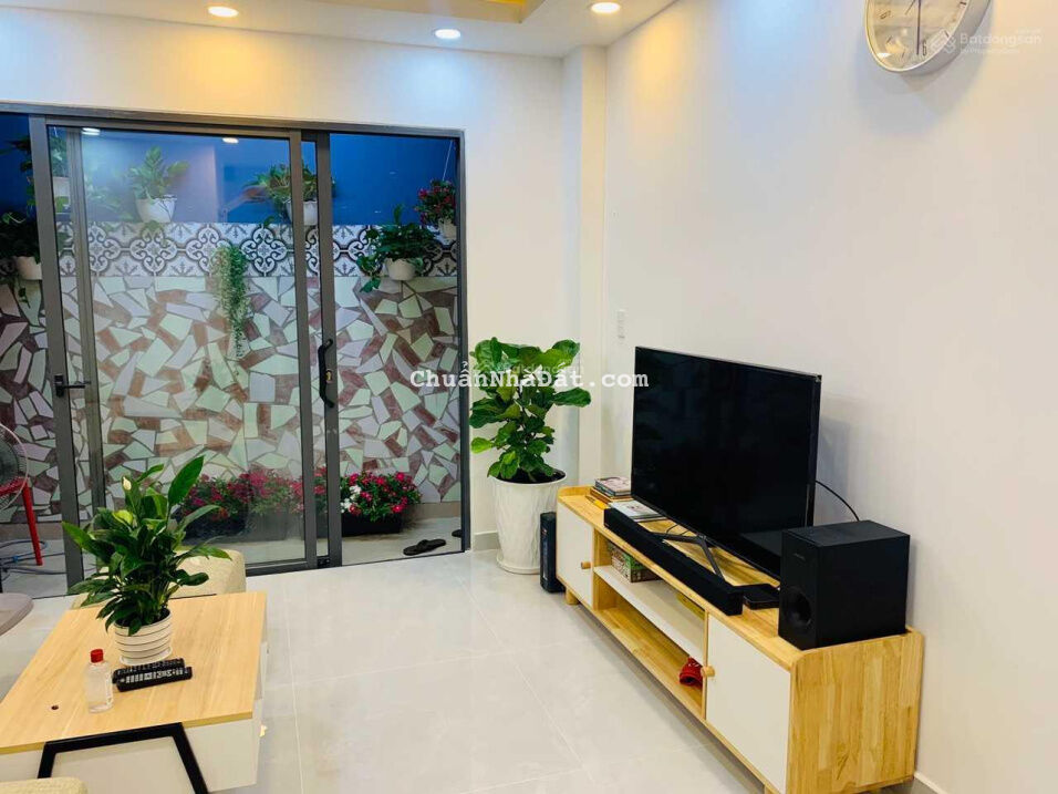 Hẻm rộng 8m Võ Văn Tần thông Nguyễn Thị Minh Khai, P5, Q3, 4*18m nở hậu 4.5m (90m2), 5 lầu, 15 tỷ