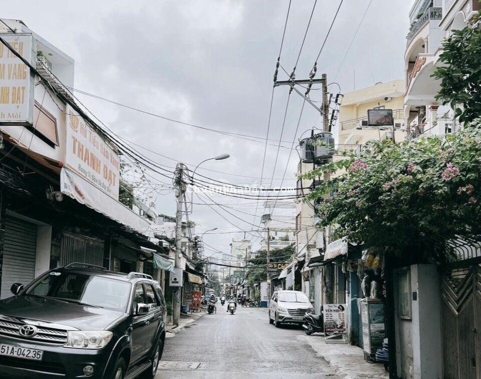 GIẢM 9 tỷ, nhà mặt tiền quận 4, 134m2, ngang 6.5m, còn 19 tỷ đầu tư