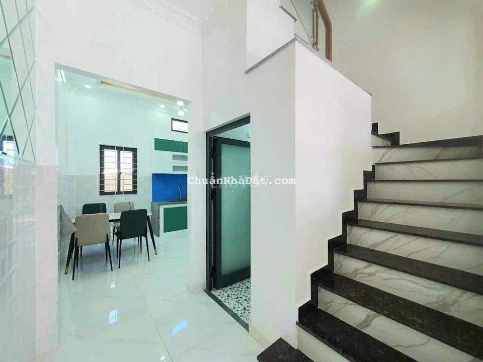 BÁN NHÀ ĐỘ XE 3 LẦU 2TỶ222 DTSD 142m2 HẺM 175 NGUYỄN TRI PHƯƠNG Q5 SHR