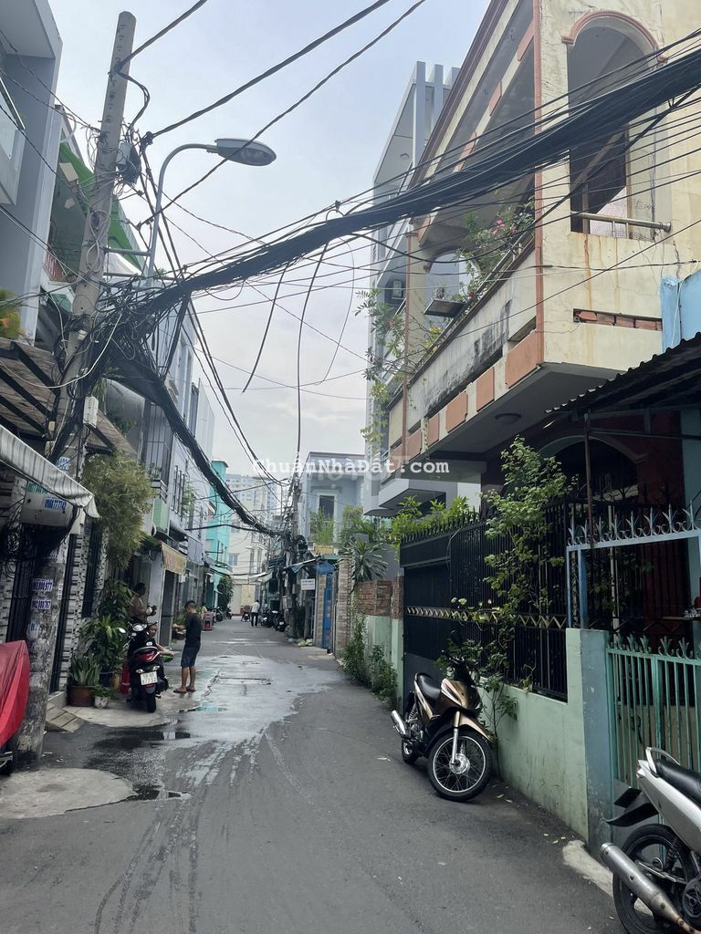 Nhà nát tiện xây mới góc 2 mặt tiền hẻm 5m Phạm Phú Thứ Q.6