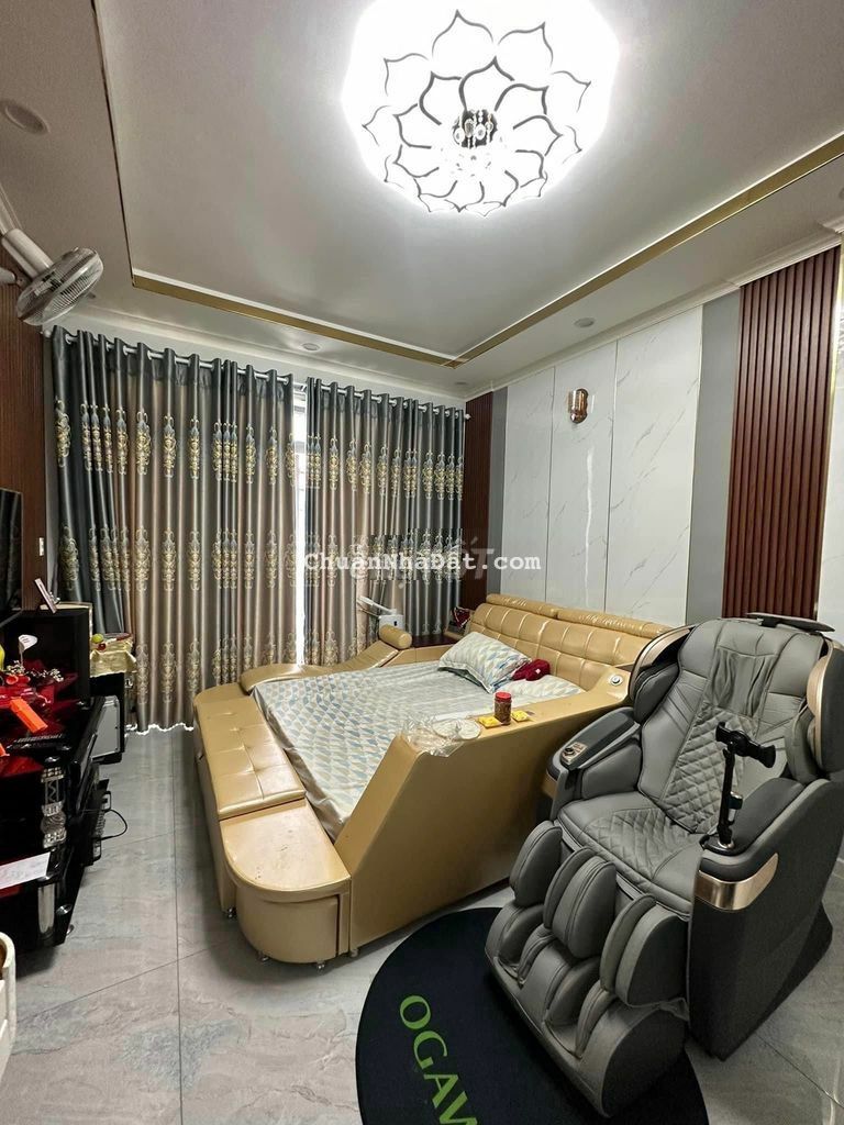 Nhà 3 lầu tuyệt đẹp, tặng nội thất đường Phạm Văn Chí Q.6