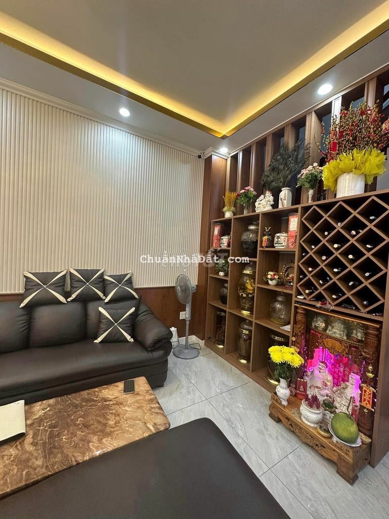Nhà 3 lầu tuyệt đẹp, tặng nội thất đường Phạm Văn Chí Q.6