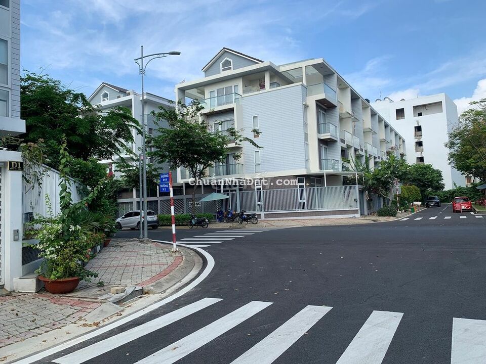 Bán nhà mặt tiền Gò ô môi Phú Thuận Q7 100m2 1 trệt 3 lầu giá 11 tỷ Bán nhà mặt tiền Gò ô môi Phú Thuận Q7 100m2 1 trệt 3 lầu giá 11 tỷ
