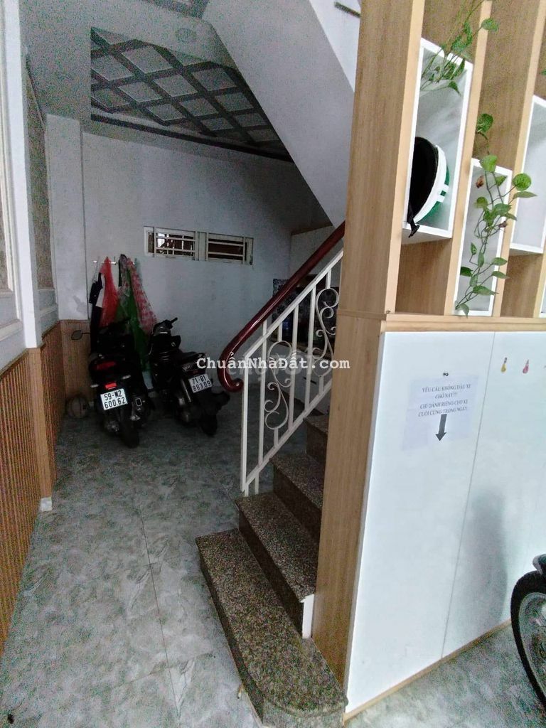 Bán nhà đường Bùi Văn Ba 3,7x7,5m 5PN giá 3,3 tỷ