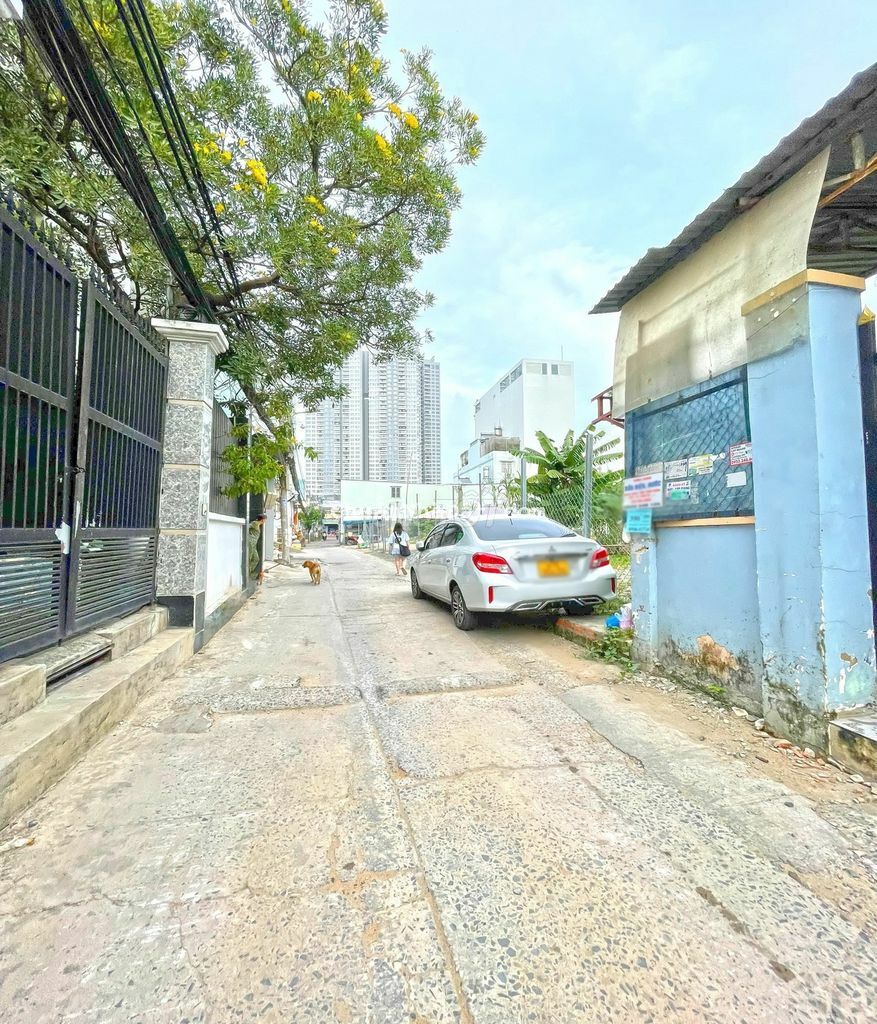 Nhà cấp 4, 70m2 đất HXH Đường Huỳnh Tấn Phát, Phường Phú Thuận, Quận 7