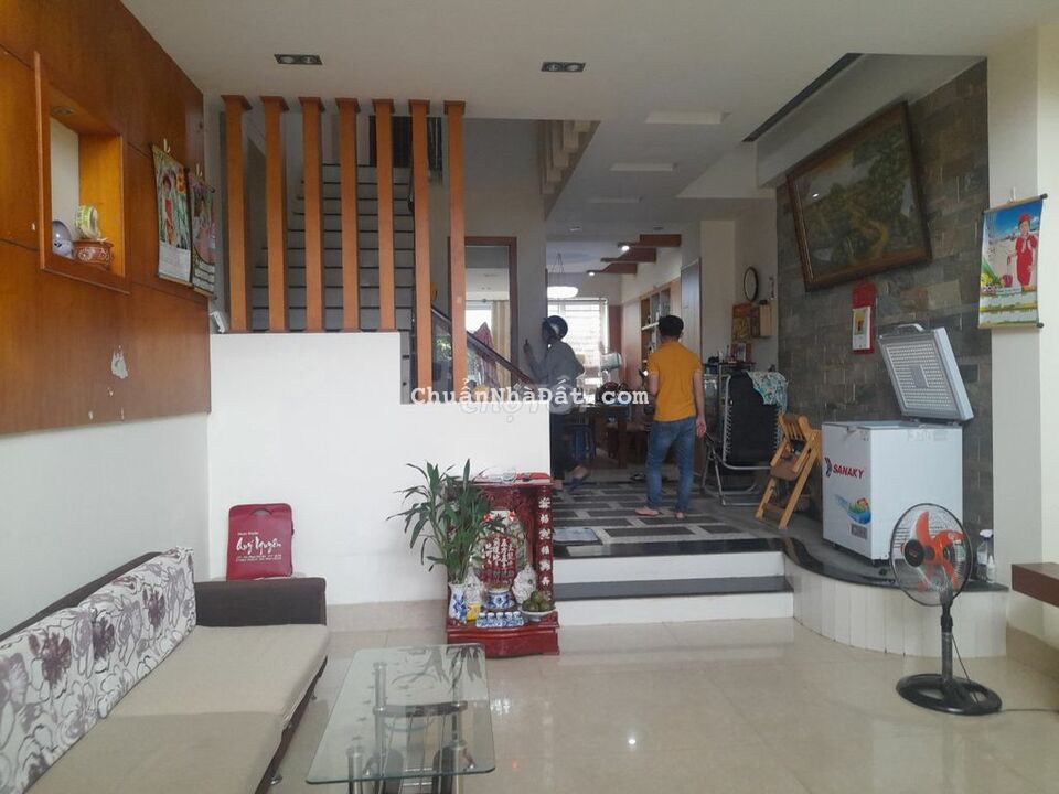 BÁN GẤP NHÀ ,ĐẸP,RỘNG,THOÁNG , P TÂN THUẬN ĐÔNG GIÁ 6,8 TỶ