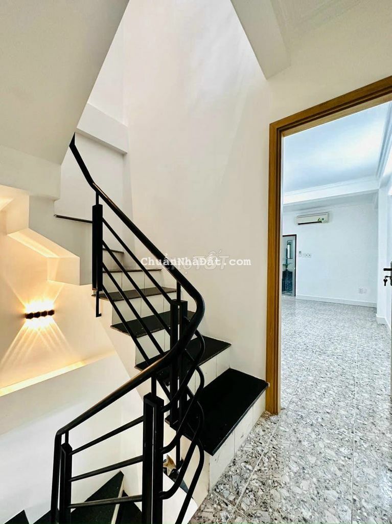 BÁN GẤP NHÀ 3 TẦNG, TÂN QUY, RỘNG 8,3M BỀ THẾ CHỈ 6 TỶ NHỎ BÁN GẤP NHÀ 3 TẦNG, TÂN QUY, RỘNG 8,3M BỀ THẾ CHỈ 6 TỶ NHỎ