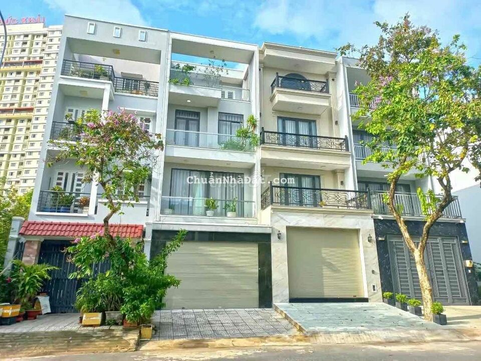 Chuyển công tác tôi cần bán gấp nhà 3 Lầu đường D1 KDC Phú Mỹ. Quận 7