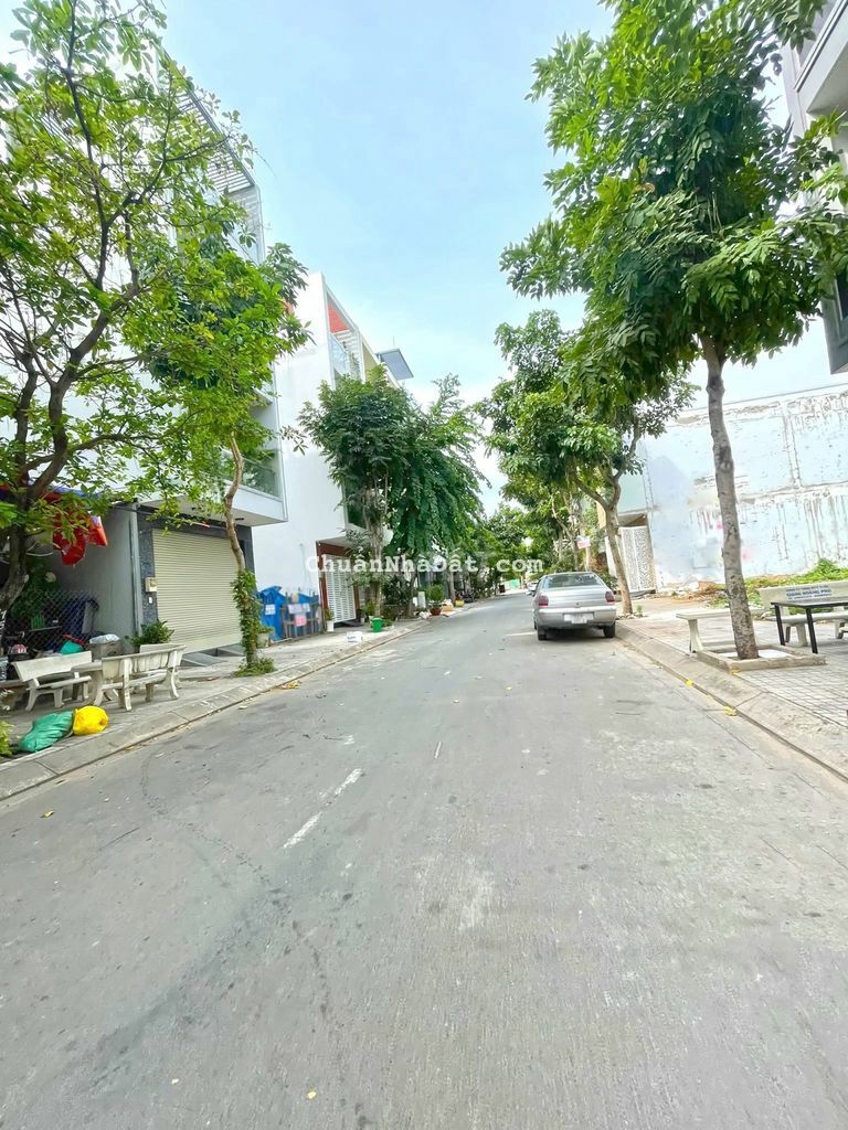 NHÀ PHỐ 3 LẦU SÂN THƯỢNG 5X18M KDC CÔNG ÍCH QUẬN 7