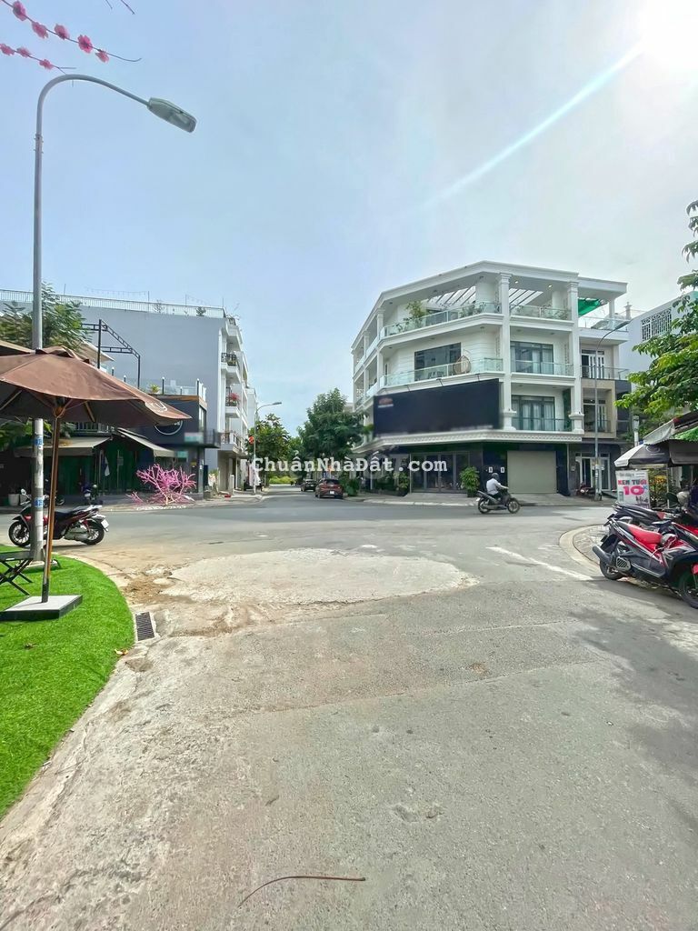 NHÀ PHỐ 3 LẦU SÂN THƯỢNG 5X18M KDC CÔNG ÍCH QUẬN 7