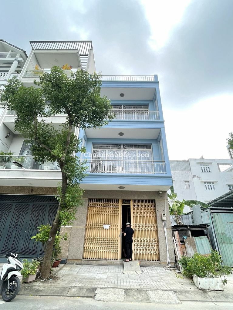 Nhà 3 lầu mặt tiền đường 14m cạnh Phú Mỹ Hưng. Quận 7