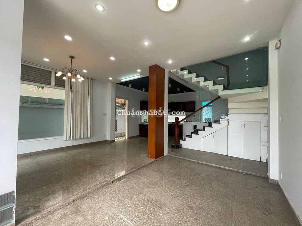 Bán biệt thự 8x14 , 1 trệt 2 lầu có sân thượng , View công viên P7Q8