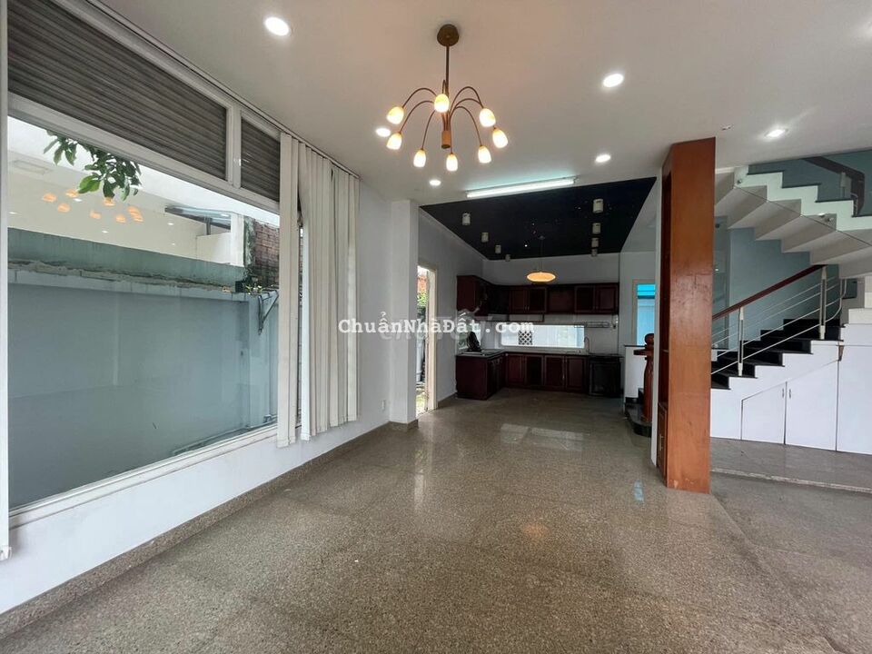 Bán biệt thự 8x14 , 1 trệt 2 lầu có sân thượng , View công viên P7Q8