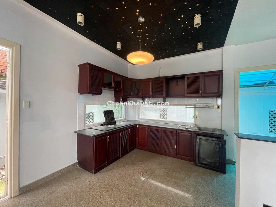 Bán biệt thự 8x14 , 1 trệt 2 lầu có sân thượng , View công viên P7Q8