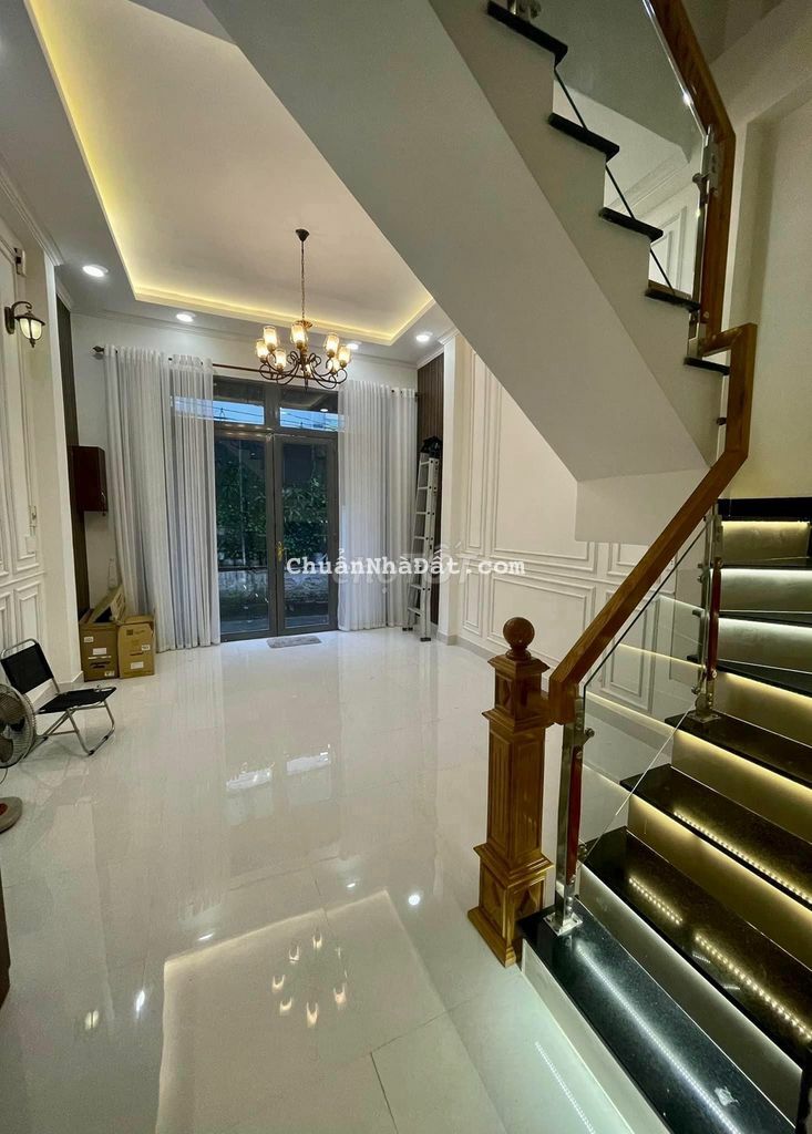 Bán nhà mới xây xong , đẹp như hình , 3Pn 2wc , Bùi Mình Trực P6Q8