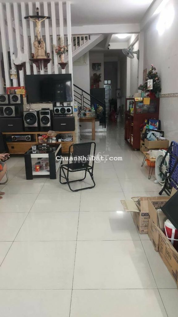 Nhà diện tích rộng mặt tiền đường Phạm Thế Hiển view công viên