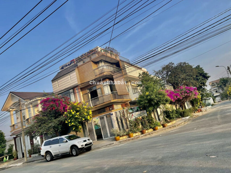 Bán nhà biệt thự căn góc đường Liên Phường gần chợ Phước Long B Q. 9 (215m2) 22 tỷ LH. 0909 972 783