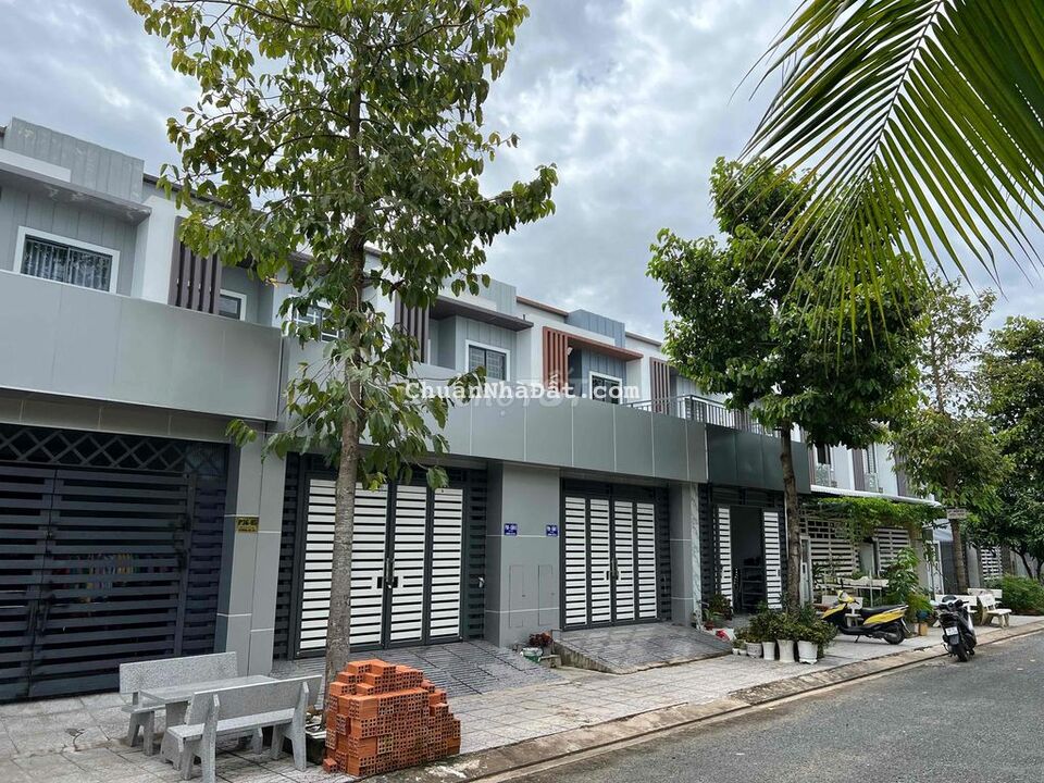 Nhà Phú Cường view công viên gần Chợ, 5x22, 2 tâng