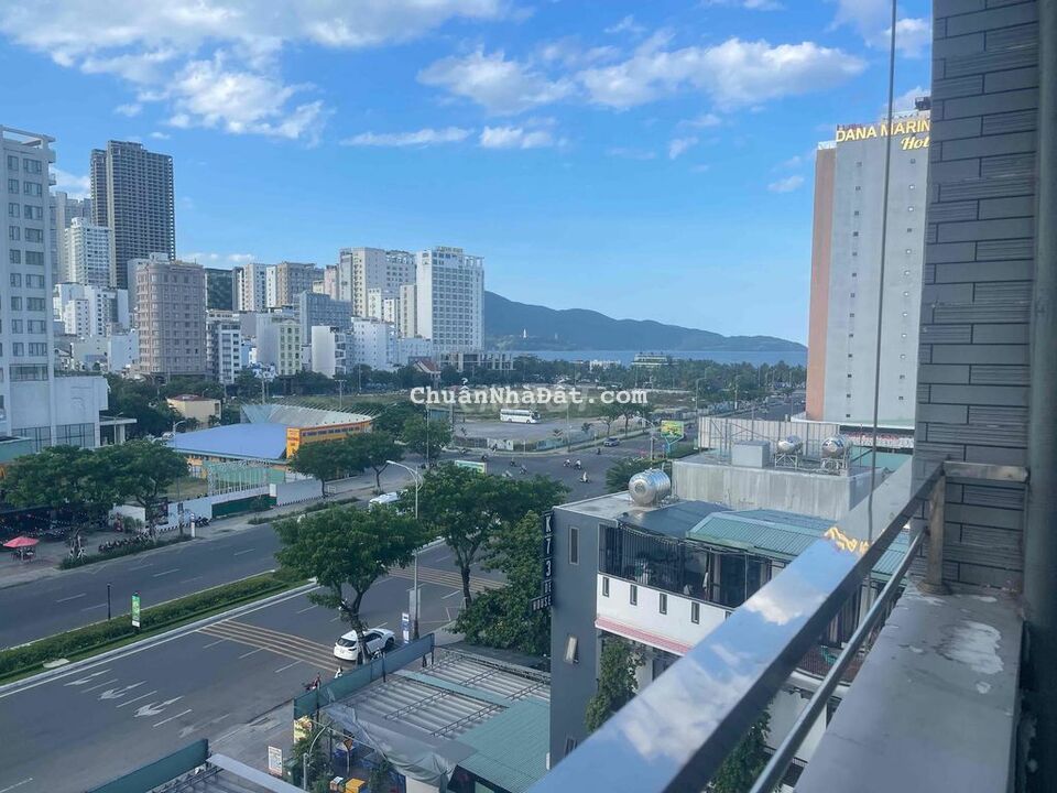 Toà căn hộ 5 tầng Thang máy 117m2 Tô Hiến Thành sát biển Mỹ Khê đẹp