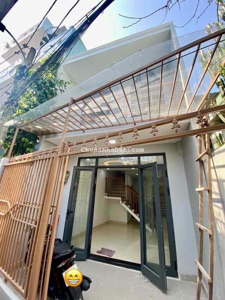 👉 Nhà 2 tầng 2 mặt kiệt Hùng Vương, kiệt rộng, gần đường chính chỉ có