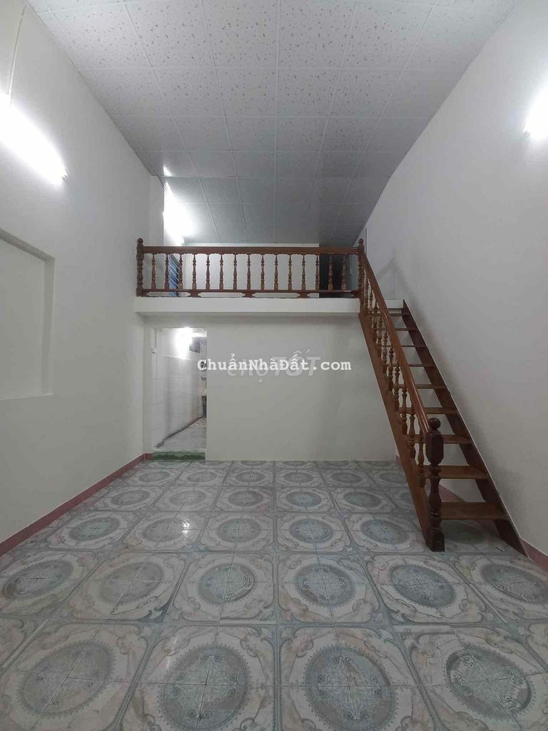 Nhà gác lửng sạch sẽ - Giá bằng giá đất