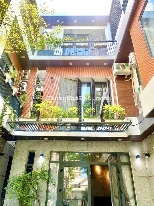 Chủ định cư nước ngoài bán gấp nhà 3 tầng full nội thất gần biển