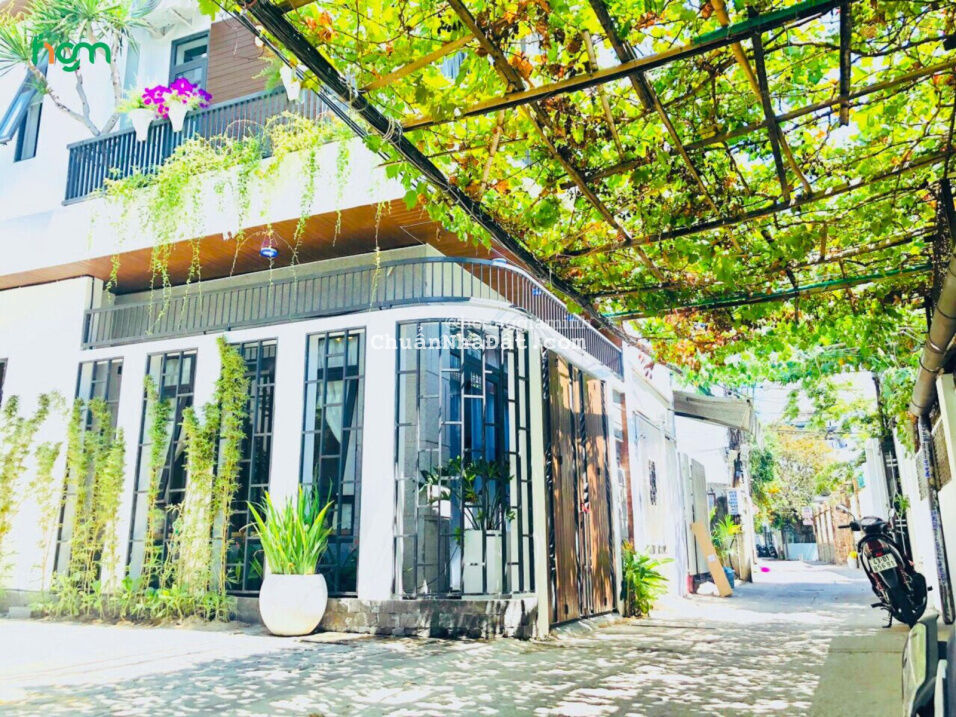 BÁN GẤP NHÀ KIỆT 3 TẦNG NGAY TRUNG TÂM CÁCH BIỂN VÀI BƯỚC