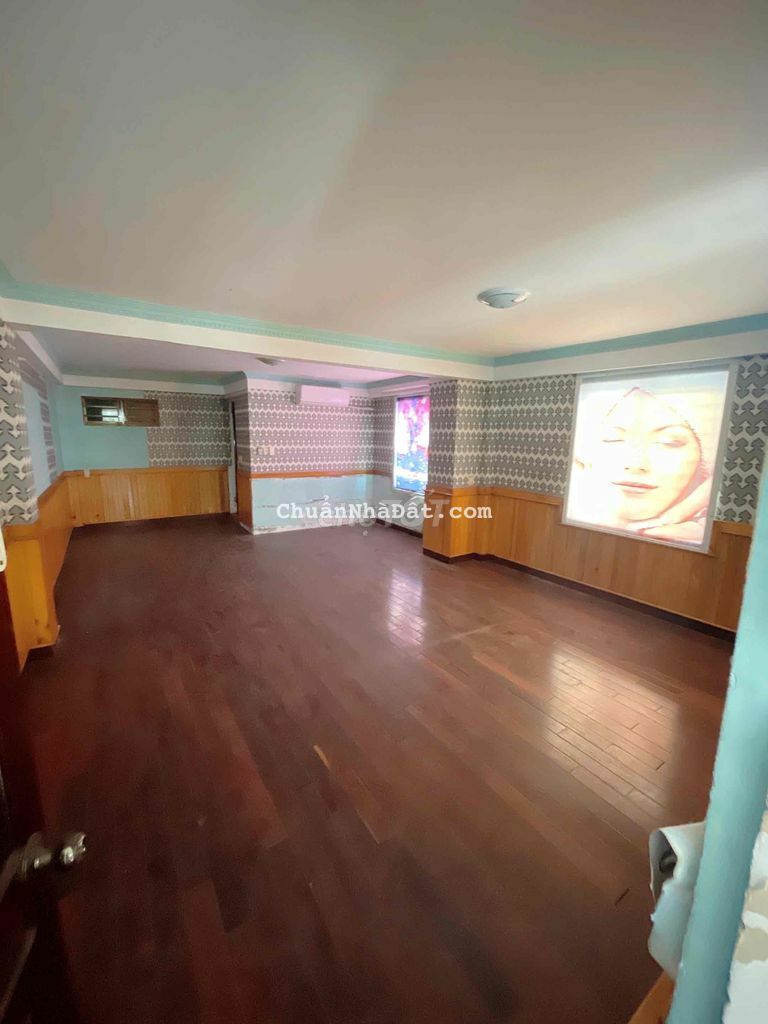 nhà đẹp 2,5 tầng đường ô tô 4m lề 2m Hà huy tập