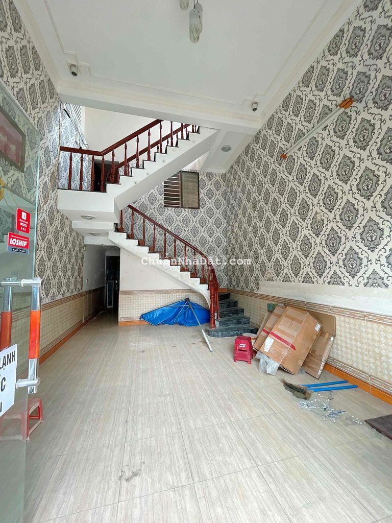 nhà đẹp 2,5 tầng đường ô tô 4m lề 2m Hà huy tập