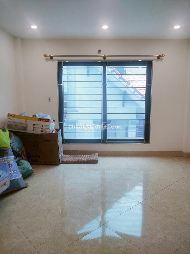 chủ bán nhanh nhà cầu tó,lô góc cực thoáng,vị trí trung tâm giá 2.2 tỷ